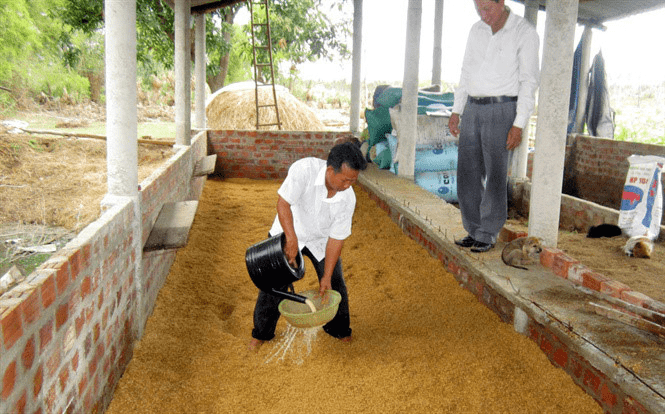 Phun ẩm cho đệm lót sinh học